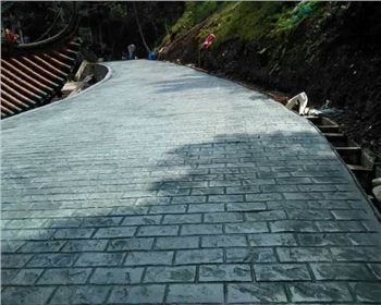 美丽的成都压印地坪是怎么施工的？